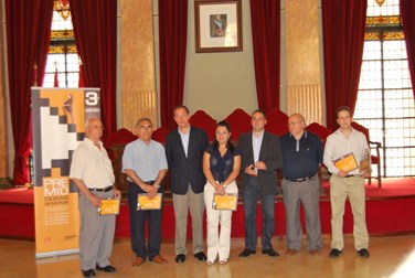 EL ALCALDE CAMARA ENTREGA EL PREMIO “CIUDAD DE MURCIA” A CUATRO ASOCIACIONES QUE HAN APOSTADO POR LA INNOVACION EN LAS TECNOLOGIAS DE LA INFORMACION